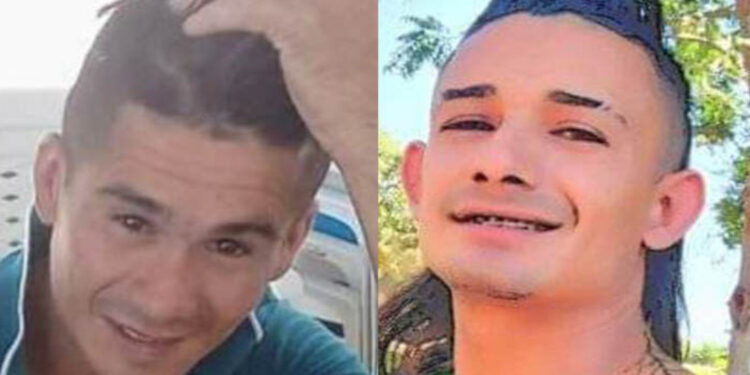 Sicarios mataron a dos hermanos frente a la mamá