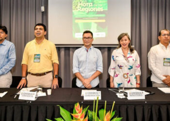 Gobernador Caicedo Participó en Encuentro Nacional de Asambleas