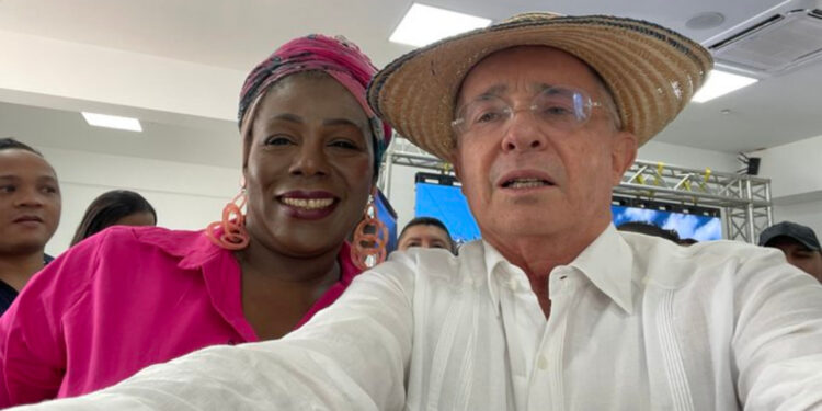 Uribe Sufre de “Tragicardia”, le Dijo a sus seguidores del Dolor’ que lo Afecta