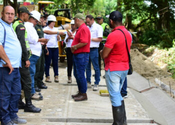 Líderes sociales y Comunidad Campesina, Realizaron “Plantón” en la Vía de Entrada a San Pablo.