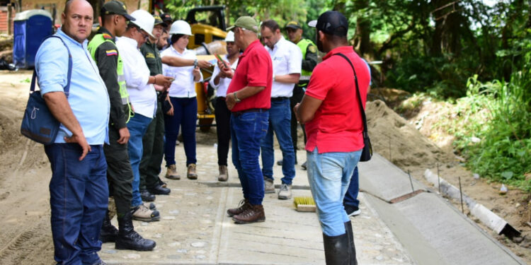 Líderes sociales y Comunidad Campesina, Realizaron “Plantón” en la Vía de Entrada a San Pablo.