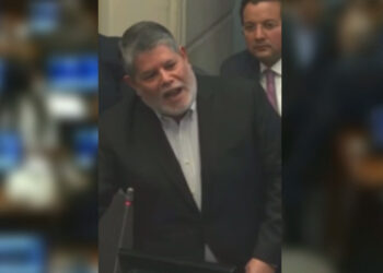 El Senador Antonio Zabarahin se pronuncia con vehemencia en el Congreso de la Republica sobre la salida de Ministros del Gobierno Nacional.