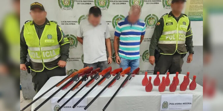 Capturados Dos Hombres con Siete Armas de Fuego y Pólvora en el Corregimiento de Julio Zawady