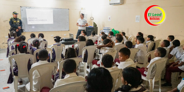 Estudiantes de la I.E. El Carmen, Aprendieron Sobre Reciclaje y Cómo Cuidar el Medio Ambiente.