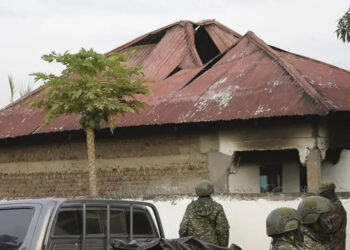 Matanza en Colegio de Uganda Deja por lo Menos 37 Víctimas, la Mayoría Estudiantes.