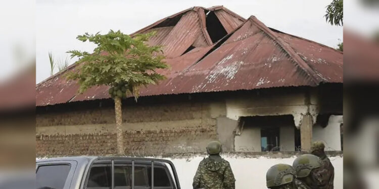 Matanza en Colegio de Uganda Deja por lo Menos 37 Víctimas, la Mayoría Estudiantes.