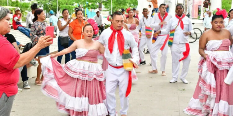 Muestra de Danzas Folclóricas Brindaron Las Personas Con Discapacidad A Través De La Estrategia RBC