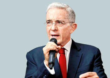 “El Gobierno debe garantizar la tranquilidad y confianza en el estado de ánimo colectivo”: Uribe.