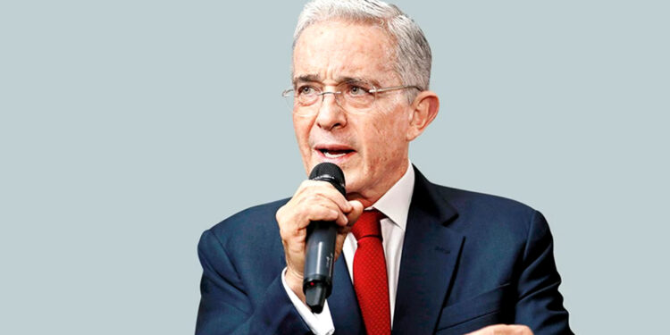 “El Gobierno debe garantizar la tranquilidad y confianza en el estado de ánimo colectivo”: Uribe.