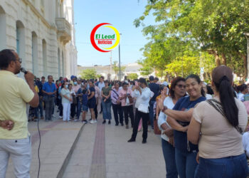 La Subdirectiva de Educadores de Ciénaga, Realizo un “Plantón” Frente al Palacio de Gobierno
