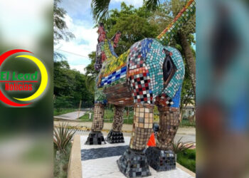 La Escultura la BU®®A “Mi Primer Amor” de Pozos de Majagual la Trasladaron a Sincé.