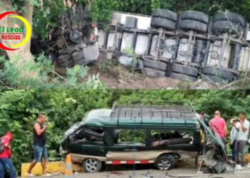 Grave Accidente en La Guajira, Deja Seis Muertos: Chocaron un Camión de Carga y una Buseta.