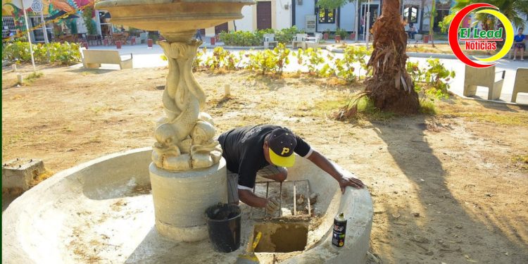 Ornato y embellecimiento de la Plaza del Centenario: Alcalde fernandez Quinto