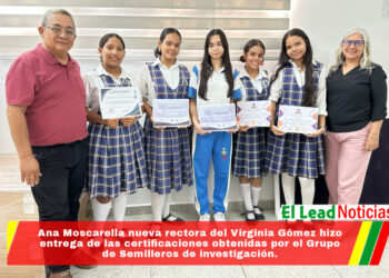 Ana Moscarella nueva rectora del Virginia Gómez hizo entrega de las certificaciones obtenidas por el Grupo de Semilleros de investigación.